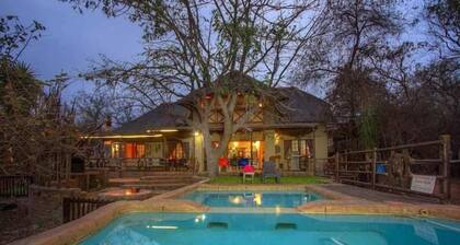 Villa - Sleeps 10 - Pool - Patio - Housekeeping