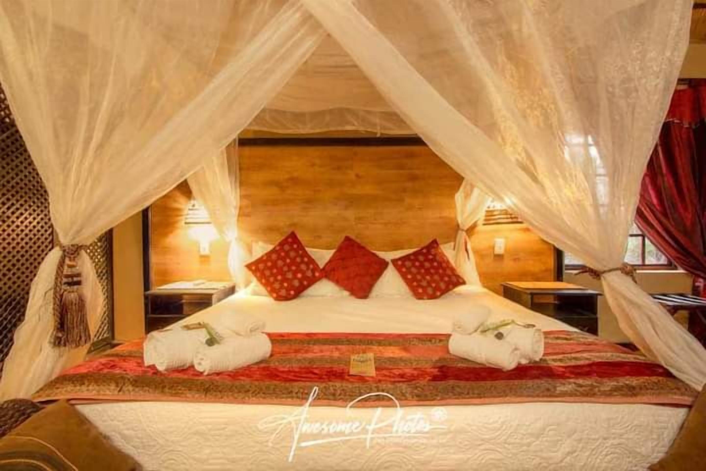 5 bedrooms, iron/ironing board, WiFi, bed sheets
