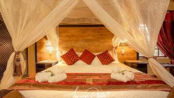 5 bedrooms, iron/ironing board, WiFi, bed sheets