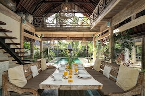 Basic Villa, Multiple Beds | Dining