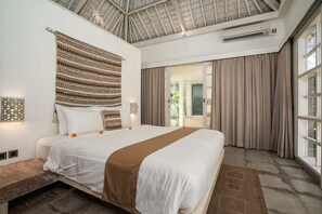 3 bedrooms, in-room safe, desk, laptop workspace - Villa Pom Pom (Canggu)