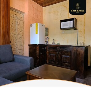 Family Room, 1 Bedroom, Non Smoking, Garden View | Private kitchen