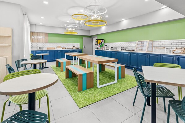 Free daily continental breakfast - Spark by Hilton Sumter (Sumter)