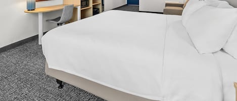 Chambre, 1 trÚs grand lit et 1 canapé-lit