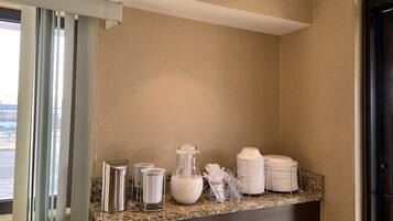 TĂ€gliches inbegriffenes kontinentales FrĂŒhstĂŒck