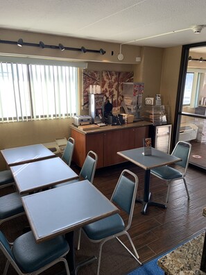 Free daily continental breakfast  - Baymont By Wyndham Holland/Toledo (Holland)