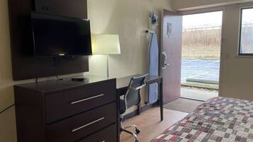 Zimmer, 1 King-Bett, barrierefrei, Nichtraucher (Roll-In Shower) | Kostenloses WLAN, BettwÀsche