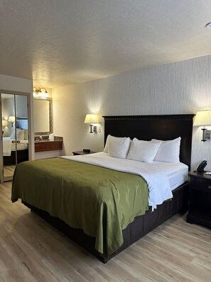 Studio Suite, 1 King Bed, Non Smoking | Desk, free WiFi, bed sheets - Wingate By Wyndham Gunnison Near Western Colorado University (Gunnison)