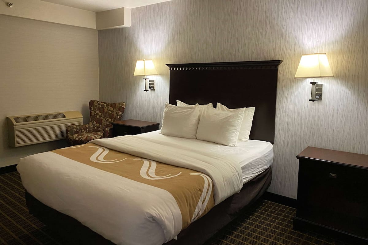 Escritorio, wifi gratis y ropa de cama