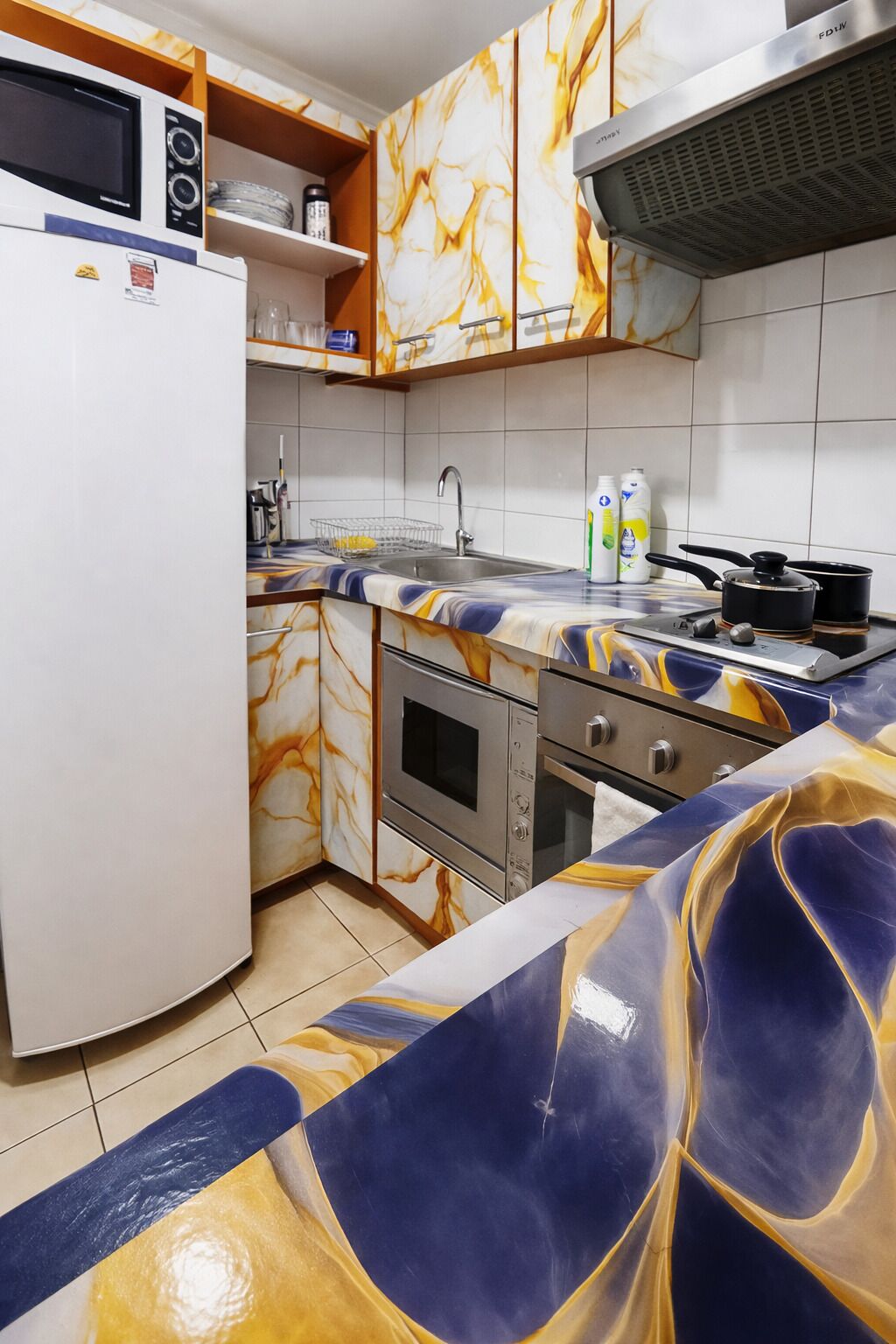 Refrigerador, microondas, horno y parrilla de estufa 