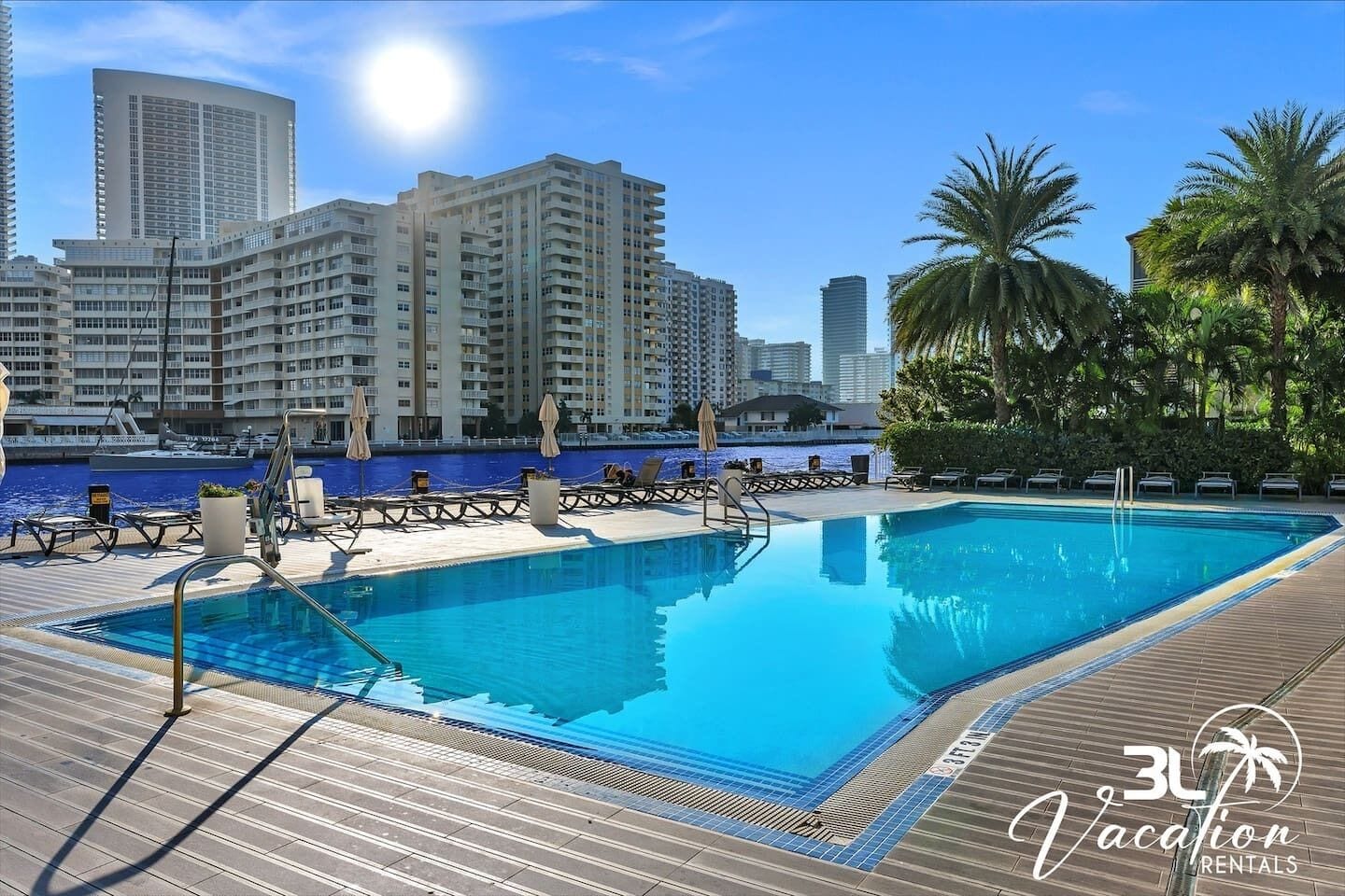 Incredible View 1BED Walk to the Beach Hallandale