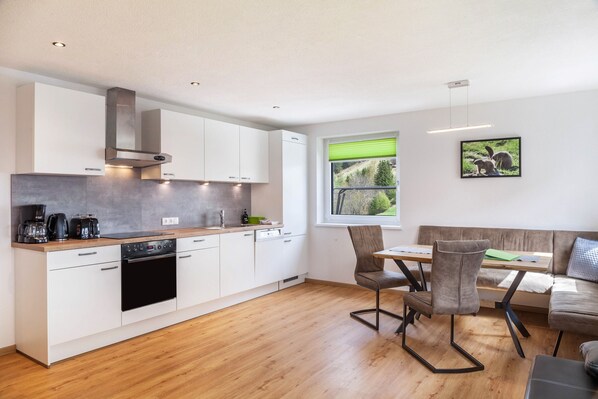 Kühlschrank, Ofen, Herdplatte, Geschirrspüler