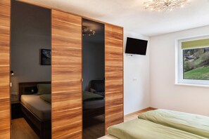 2 bedrooms, free WiFi, bed sheets - Holiday Apartment 'Haus Florian' with Mountain View and Wi-Fi (See)