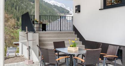 Holiday Apartment 'Haus Florian' with Mountain View and Wi-Fi