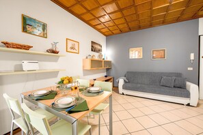 Living and dining room - Il Sogno Di Silvana w/ Private Terrace, Sanremo, Italy (Sanremo)