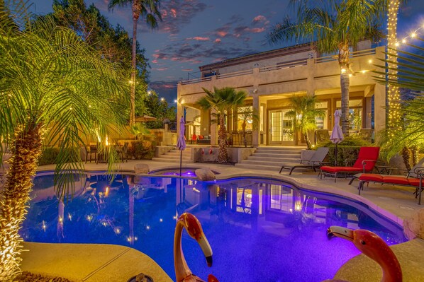 Een verwarmd zwembad