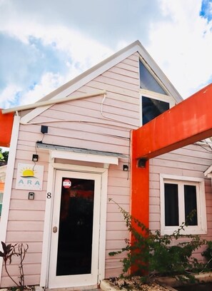 Exterior detail - ARA OASIS - loft condo, 5 mins walk to beach (Negril)