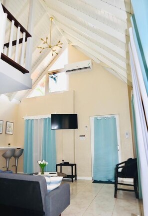 Interior - ARA OASIS - loft condo, 5 mins walk to beach (Negril)