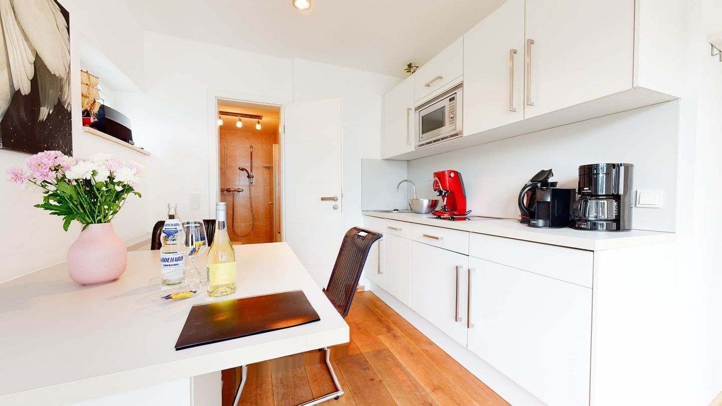 Kjøleskap, mikrobølgeovn, oppvaskmaskin og kaffetrakter/tekoker