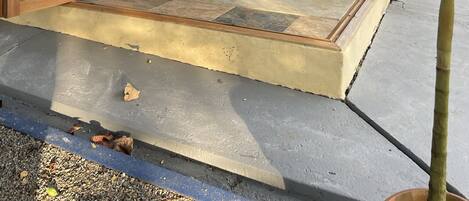 من حمّامات السباحة المغطاة