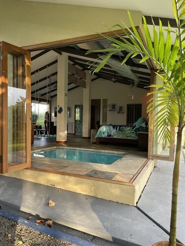 Hot springs 1 mile. Amazing views.Arenal Volcano 23.8 miles . Luxury and comfort