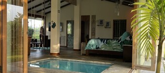 Hot springs 1 mile. Amazing views.Arenal Volcano 23.8 miles . Luxury and comfort