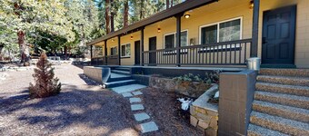 Modern lake-view hotel - all eight rooms - dog-friendly - near beach & golf