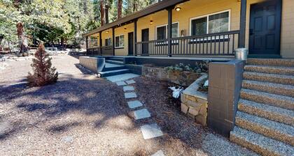 Modern lake-view hotel - all eight rooms - dog-friendly - near beach & golf