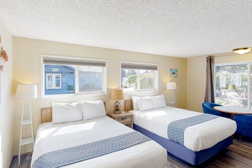 Retro-chic motel near beach with WiFi - walk to downtown shops & eateries