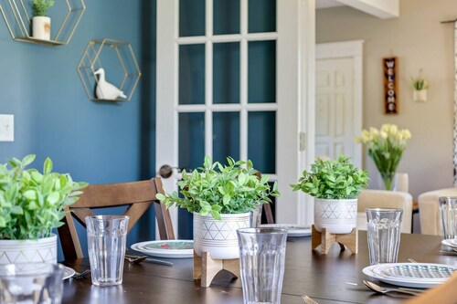 Modern & cozy - sleeps 12! Right at Trailhead