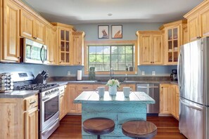 雪櫃、微波爐、焗爐、爐具