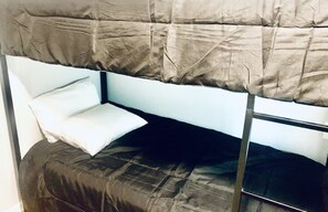 Iron/ironing board, free WiFi - The Doze Off (Houston)