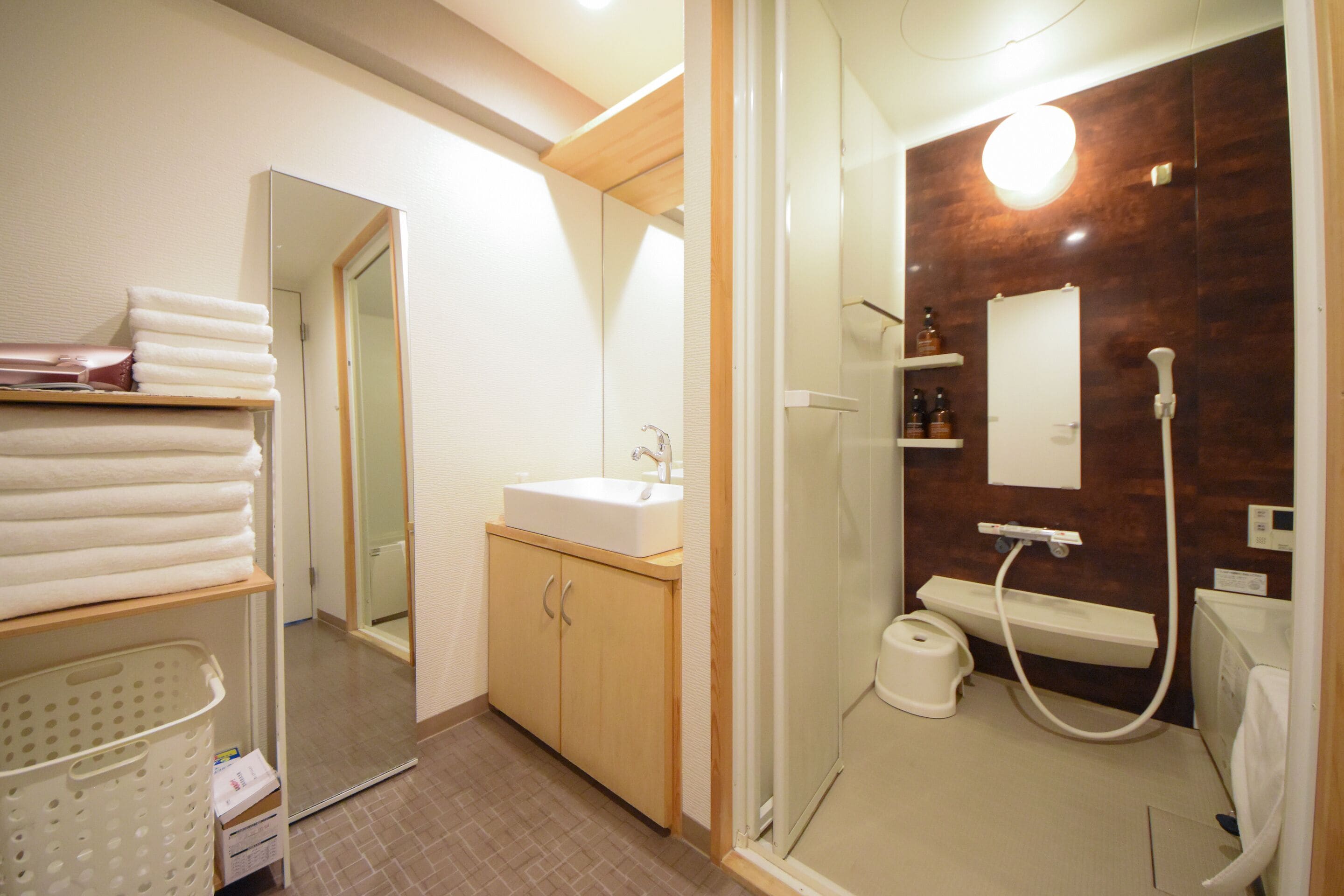 Comfort Apartment, 2 Bedrooms, Non Smoking | Bathroom | Separate tub and shower, free toiletries, hair dryer, slippers