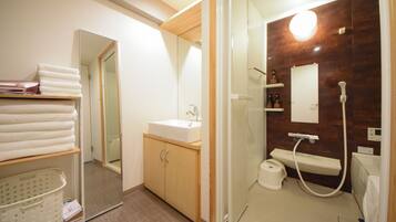 Comfort Apartment, 2 Bedrooms, Non Smoking | Bathroom | Separate tub and shower, free toiletries, hair dryer, slippers