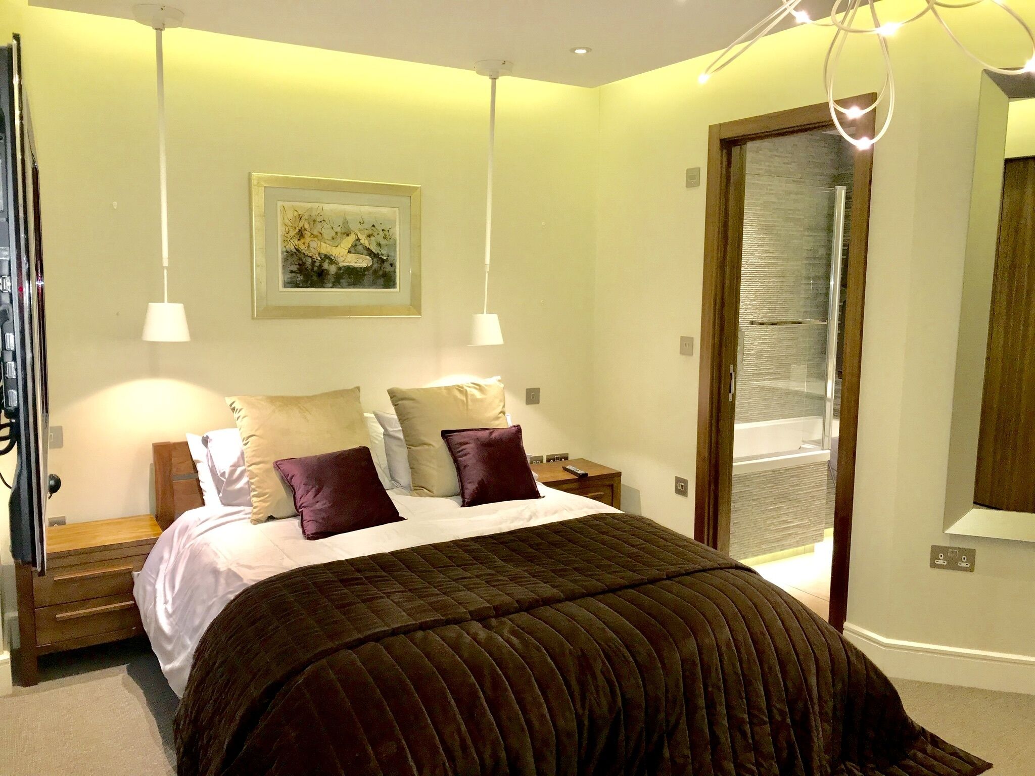 3 bedrooms, iron/ironing board, travel cot, WiFi