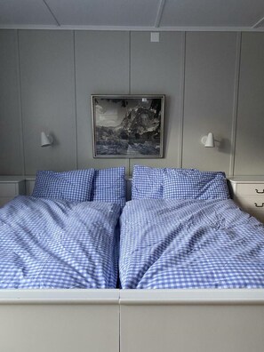 3 عدّة غرف نوم وواي فاي وملاءات أسرّة