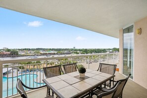 Outdoor dining - Barefoot Resort- Waterway View, Pool & Hot Tub (North Myrtle Beach)