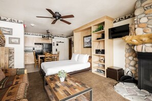Studio | Individually decorated, individually furnished, iron/ironing board