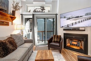 Condo, 1 Bedroom | Living area
