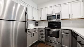 Apartamento, 2 habitaciones | Cocina privada | Frigorífico, cafetera o tetera y tostadora