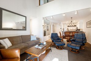 Condo, 2 Bedrooms | Living room