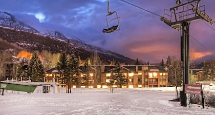 Snow Flower 054 3 Bedroom Condo by RedAwning