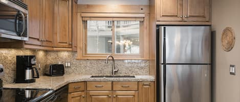 Condo, 3 Bedrooms | Private kitchen