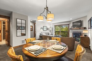 Condo, 2 Bedrooms | Dining