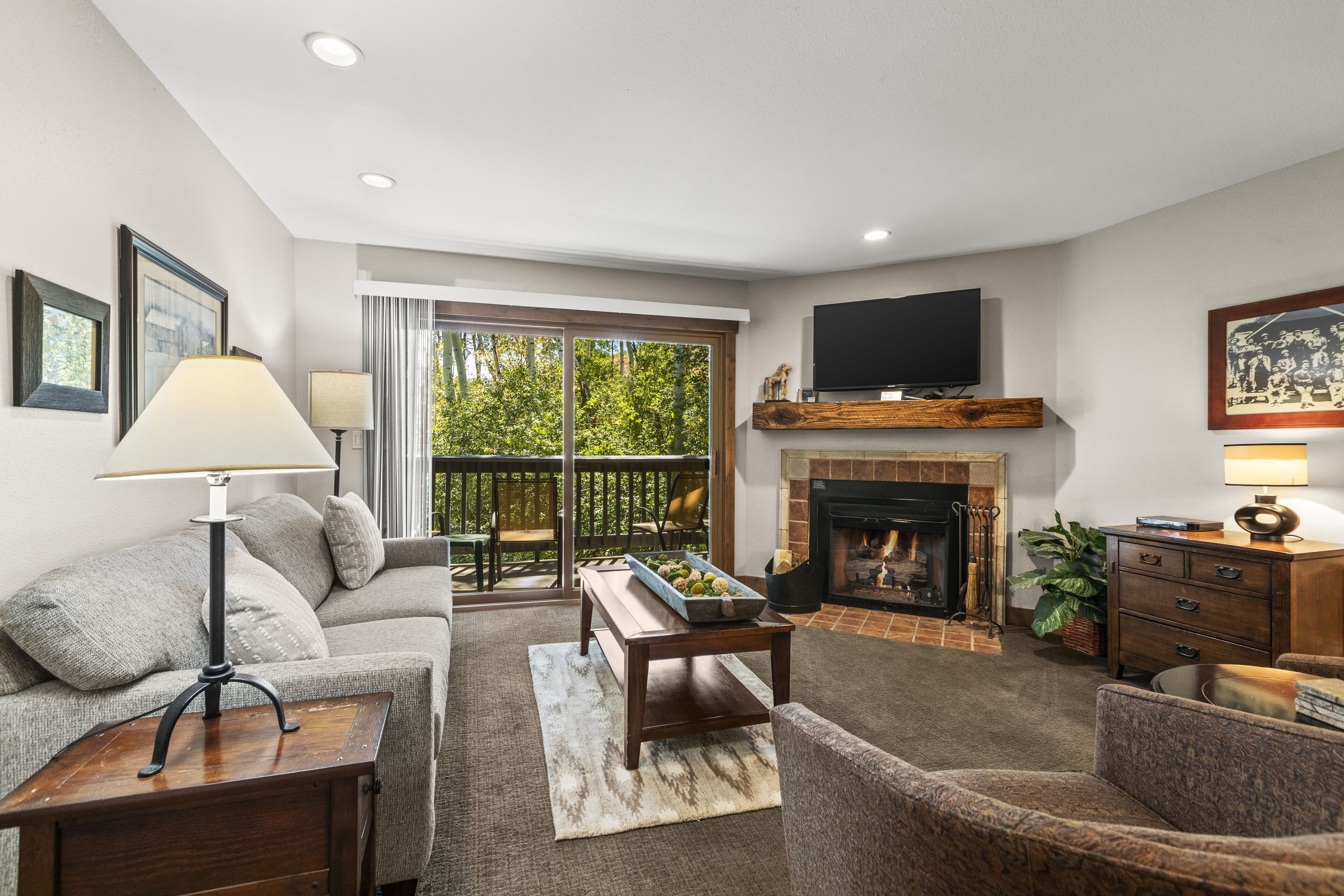 Condo, 2 Bedrooms | Living area