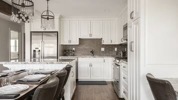 Private kitchen | Fridge, coffee/tea maker, toaster