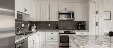 Condo, 4 chambres | Cuisine privée | Réfrigérateur, cafetiÚre-théiÚre, grille-pain