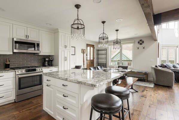 Apartamento, 4 habitaciones | Cocina privada | Frigorífico, cafetera o tetera y tostadora