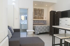 1 bedroom, in-room safe, desk, iron/ironing board