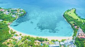 Beach nearby, sun loungers, beach towels